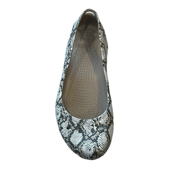 Crocs flat, faux snake skin size 7 - Picture 2 of 4